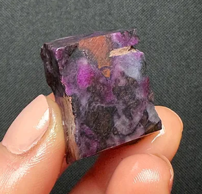 (Photos) Gel Sugilite Rough 19.6g Pure Gems Minerals & Design