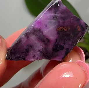 (Photos) Gel Sugilite Rough 9.3g Pure Gems Minerals & Design